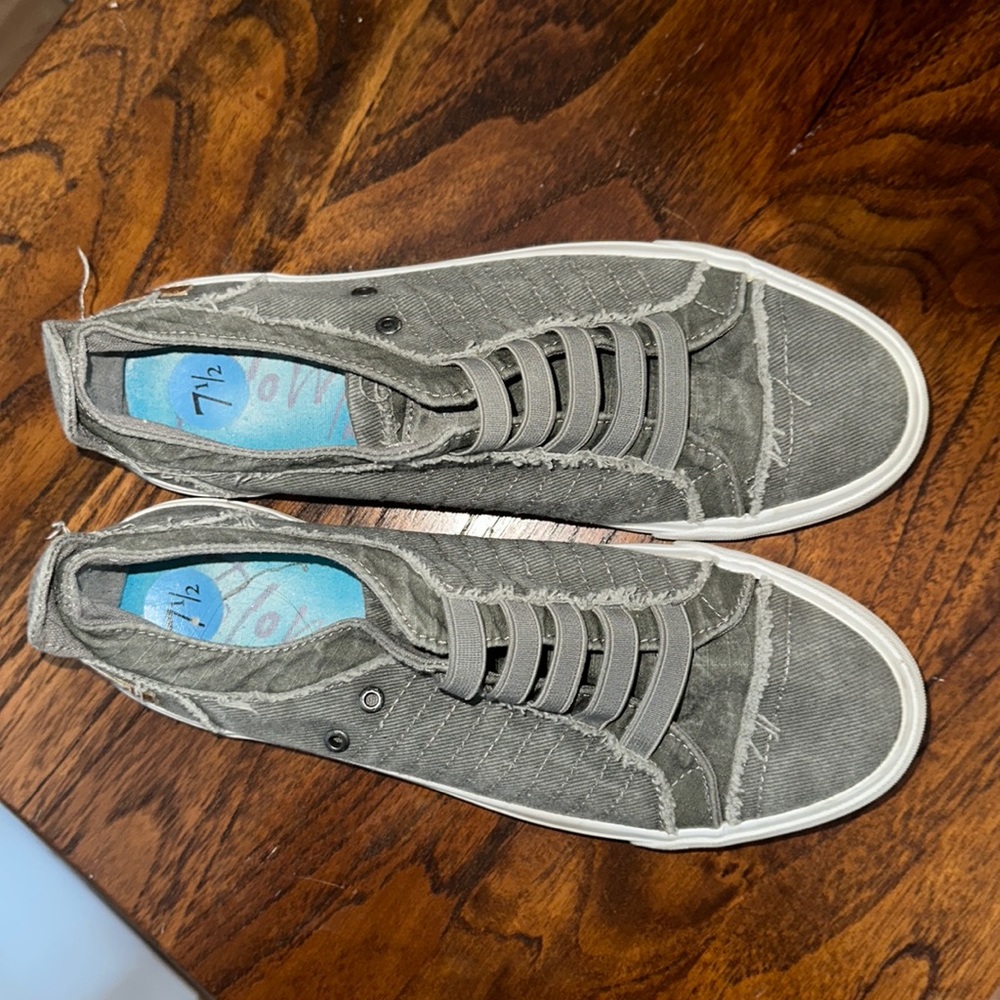 Blowfish Pull On sneakers